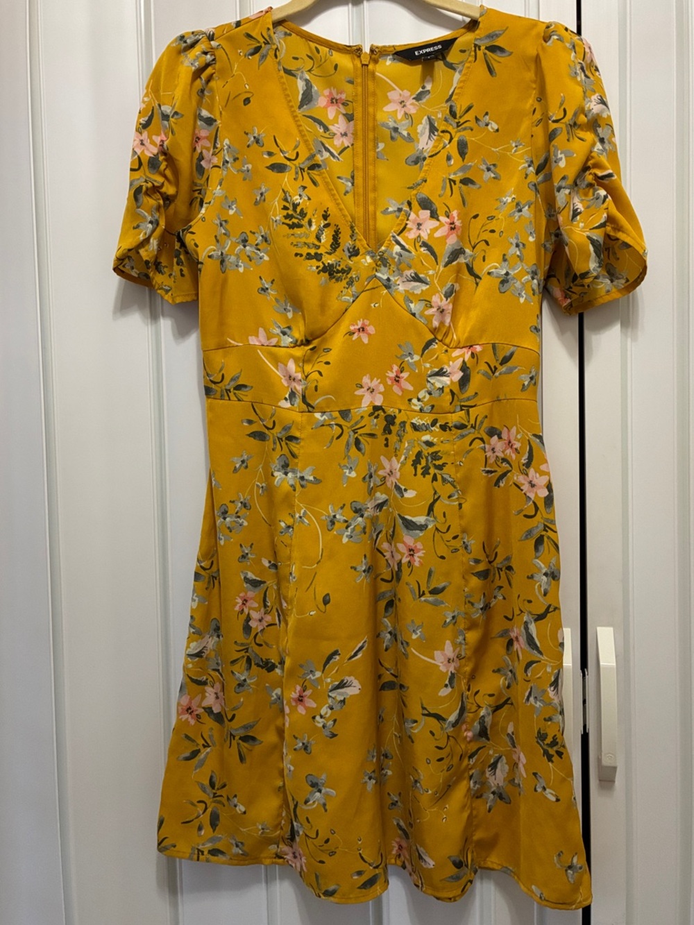 EXPRESS // Cute Yellow Floral Dress